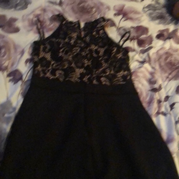 Dress - Picture 3 of 3